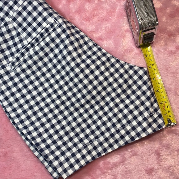 Old Navy Everyday Mid-rise Short - Picture 6 of 9